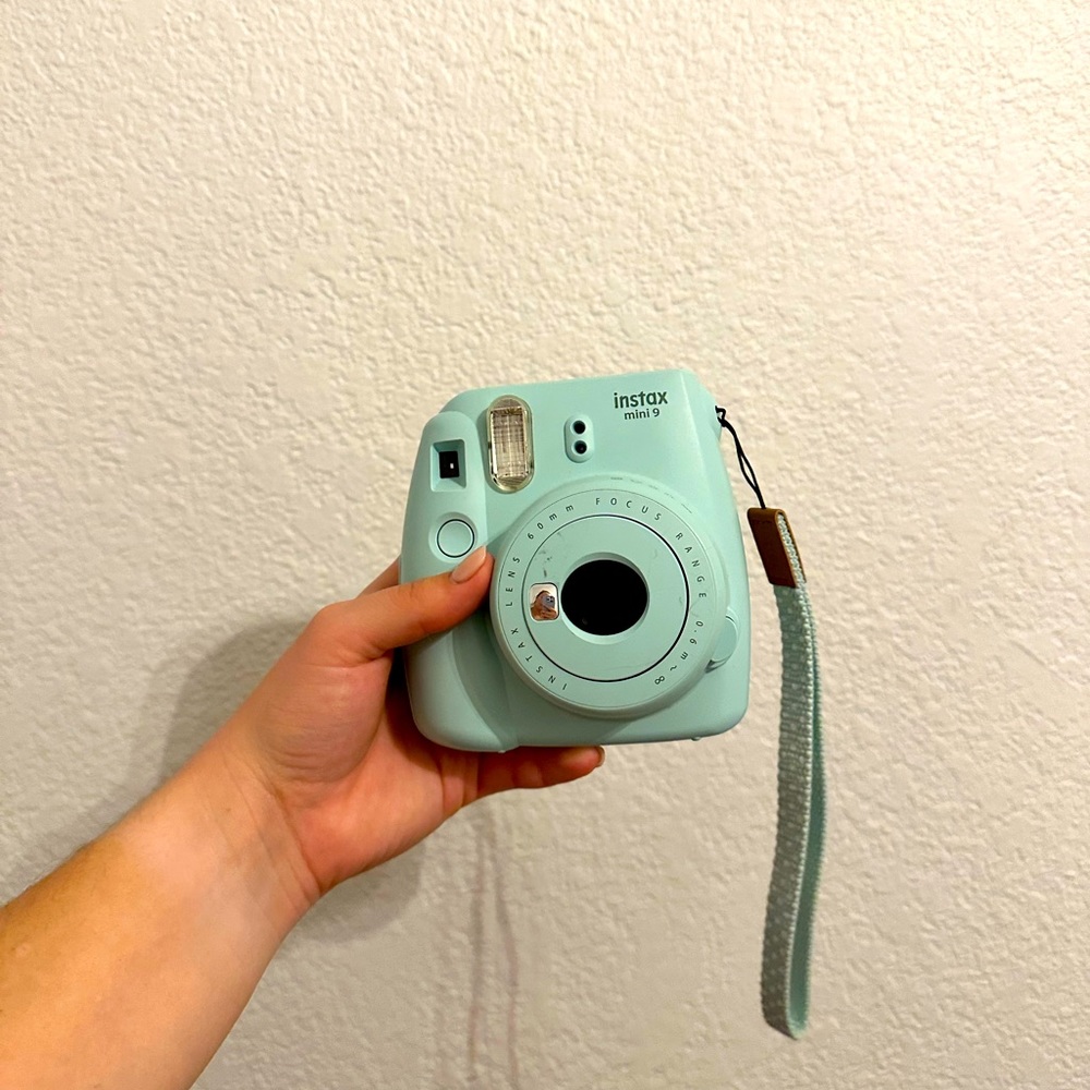 INSTAX MINI 9 POLAROID CAMERA 🩵🩵
